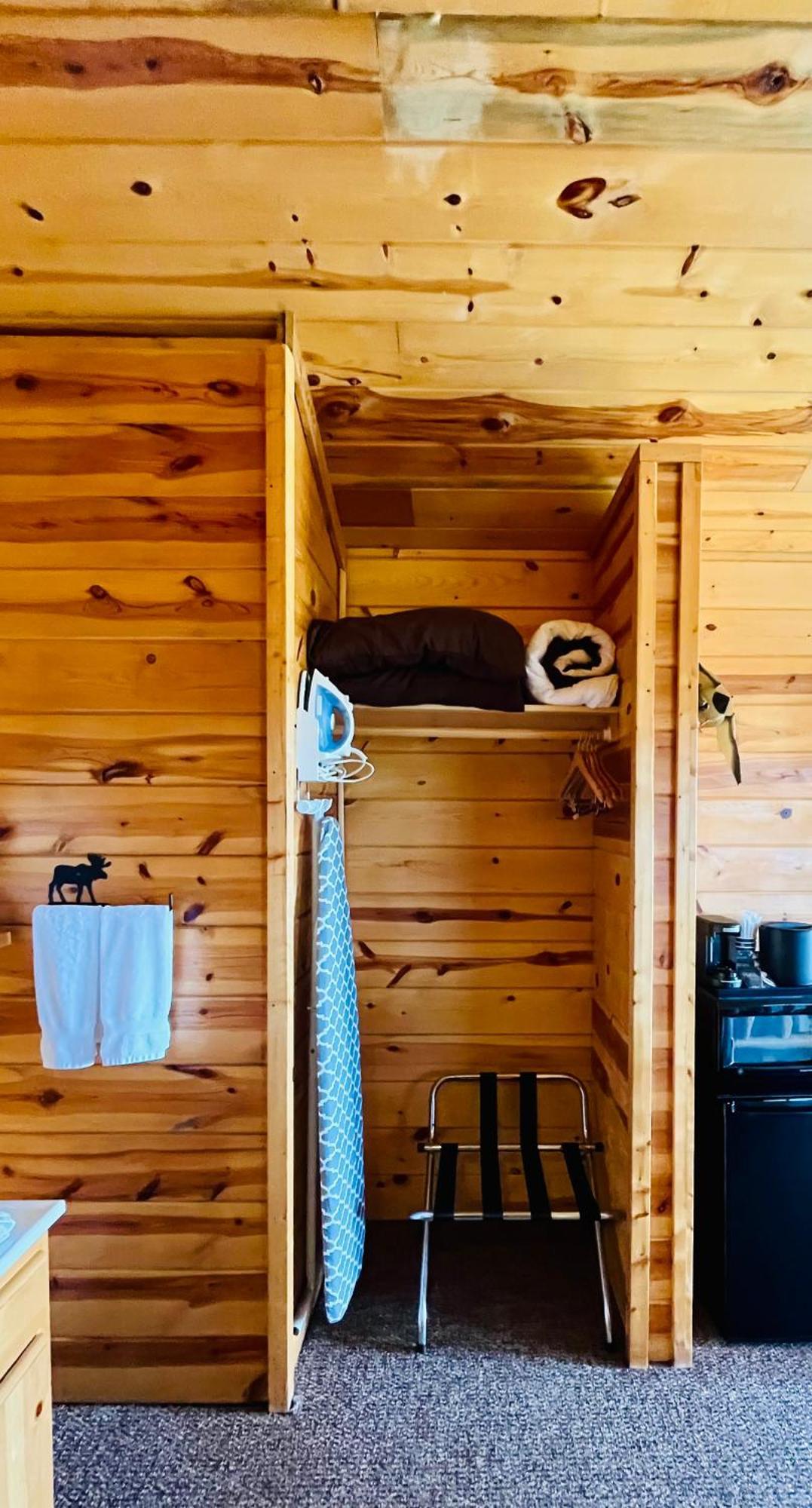 Badlands Frontier Cabins 沃尔 外观 照片